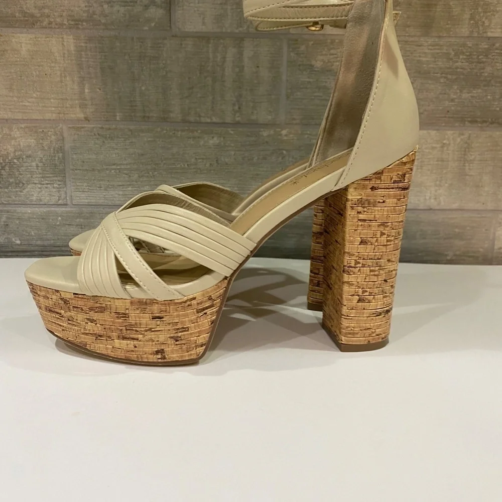 Shoe Dazzle Platform Heel‎ Tan Size 9